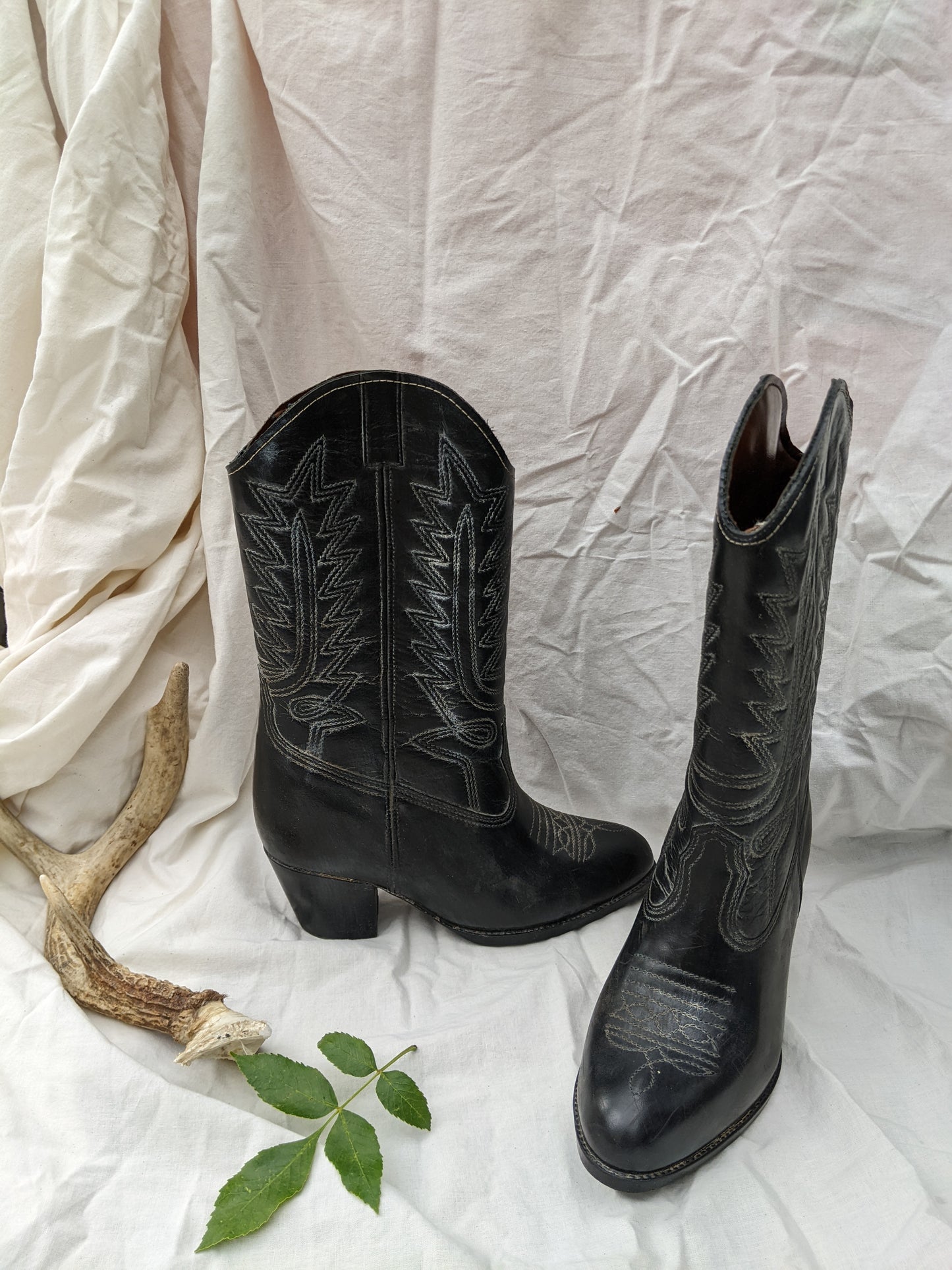 Waterproof rubber cowboy boots sz 7. Made in Canada