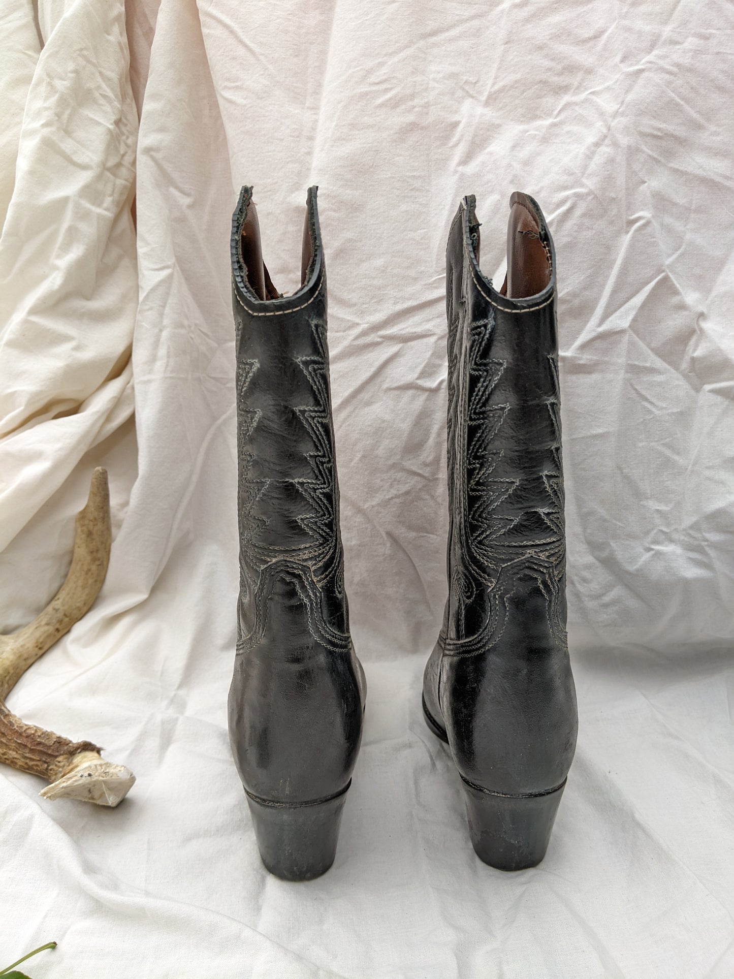 Waterproof rubber cowboy boots sz 7. Made in Canada