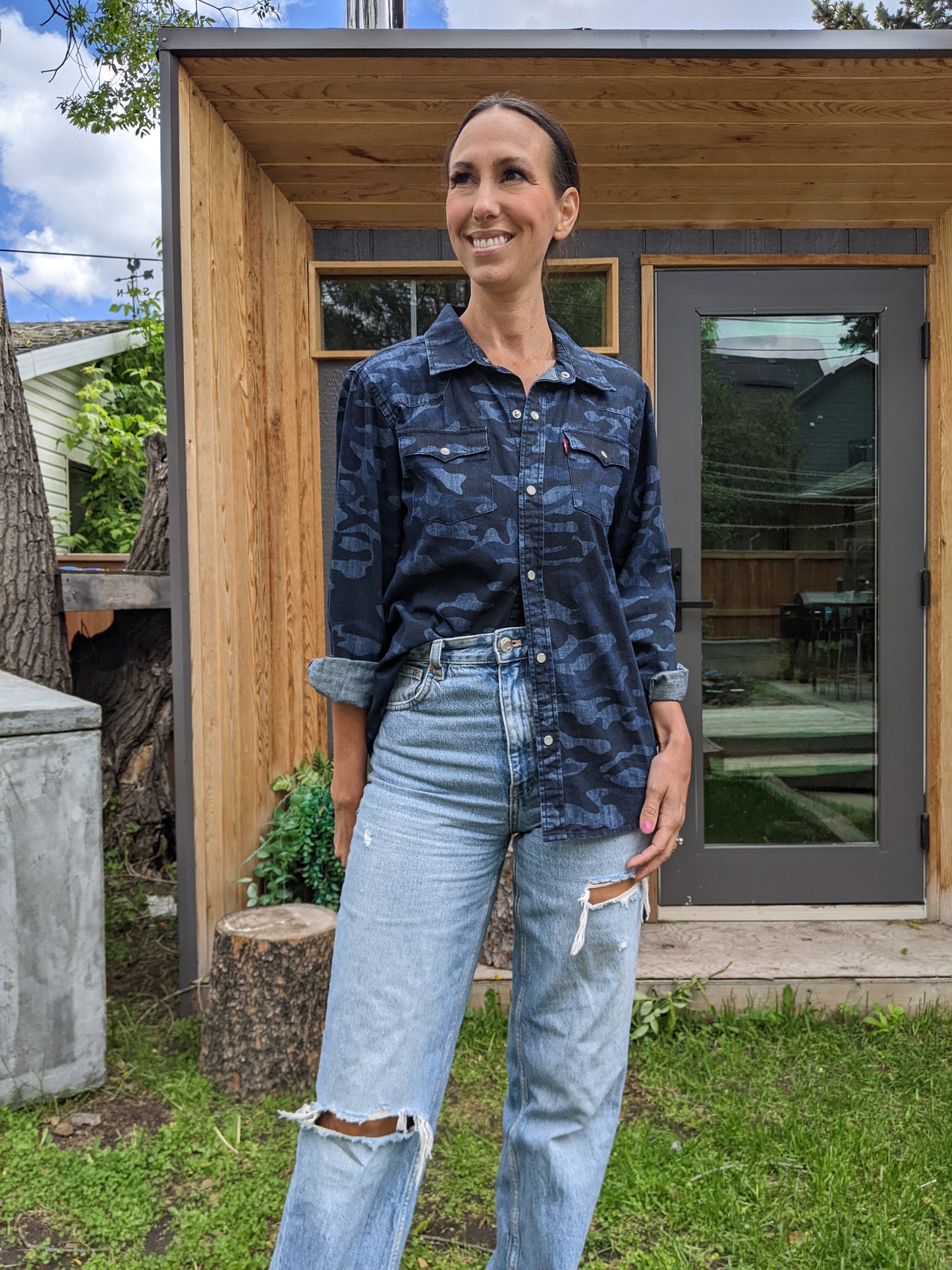 LEVIS'S camo Western denim shirt. Fits XS/S