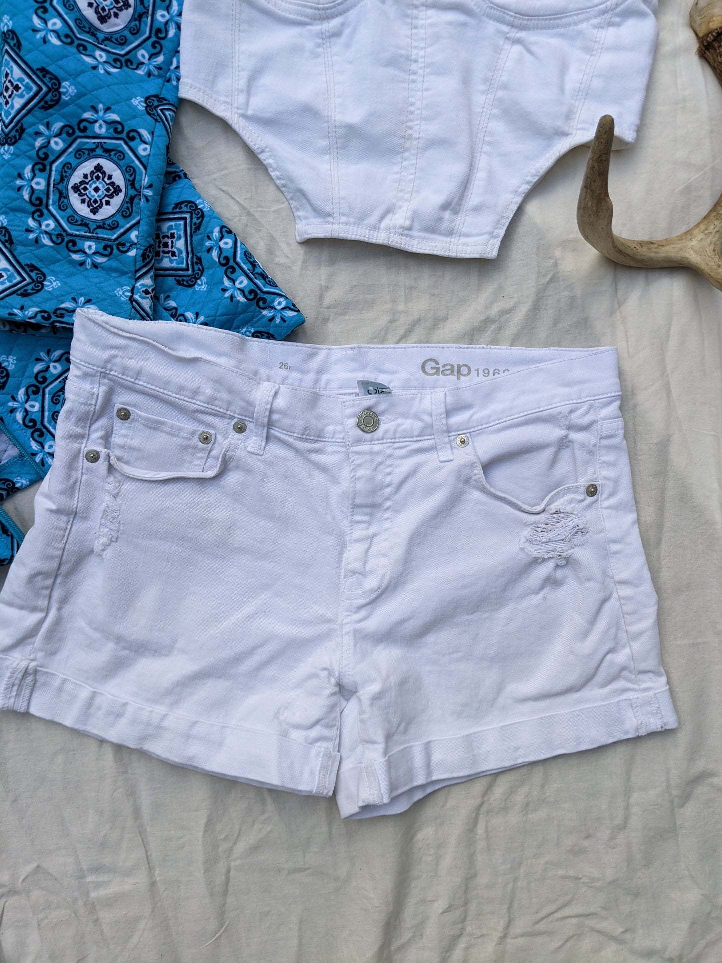 Gap white shorts sz 26