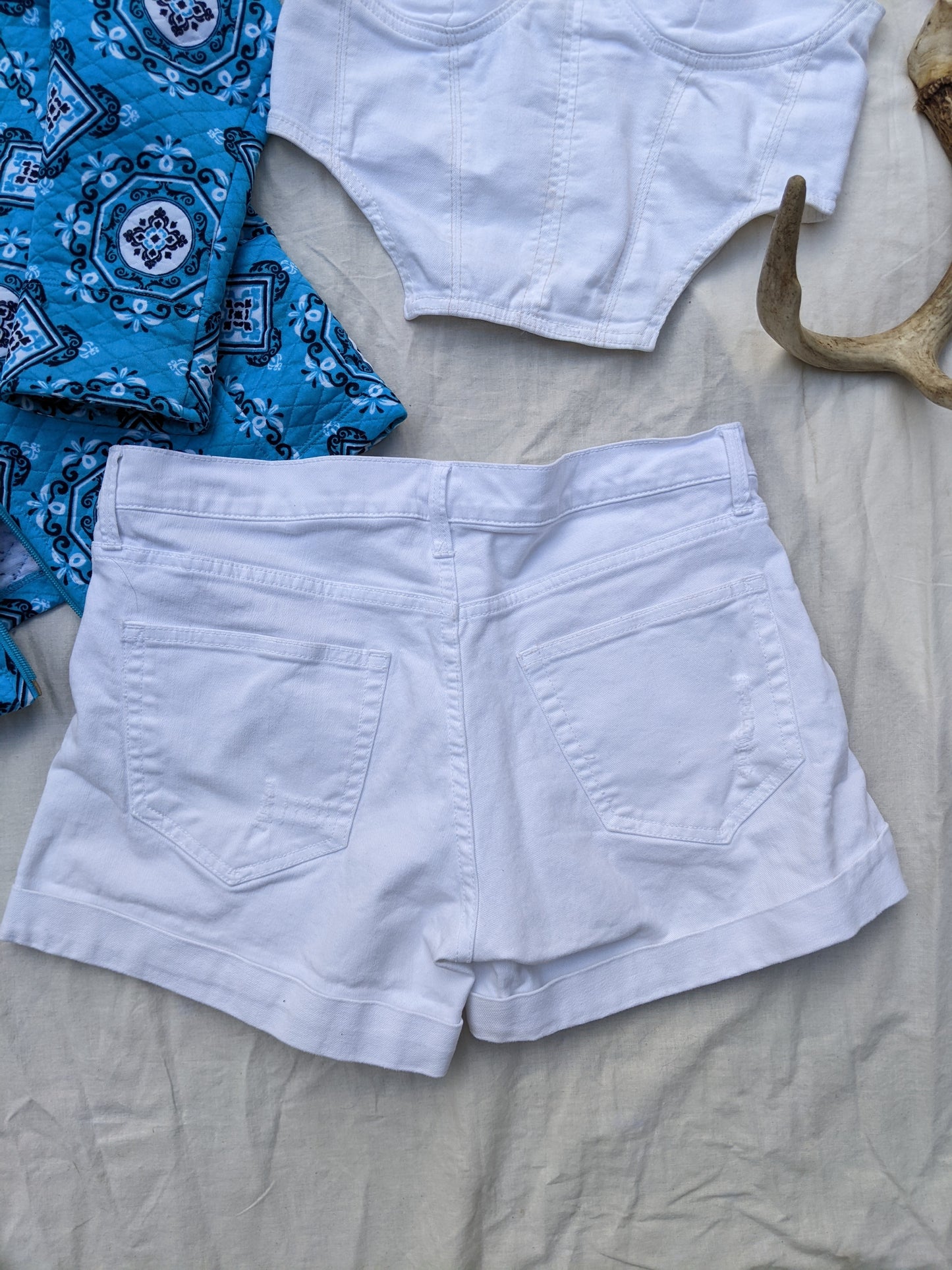 Gap white shorts sz 26