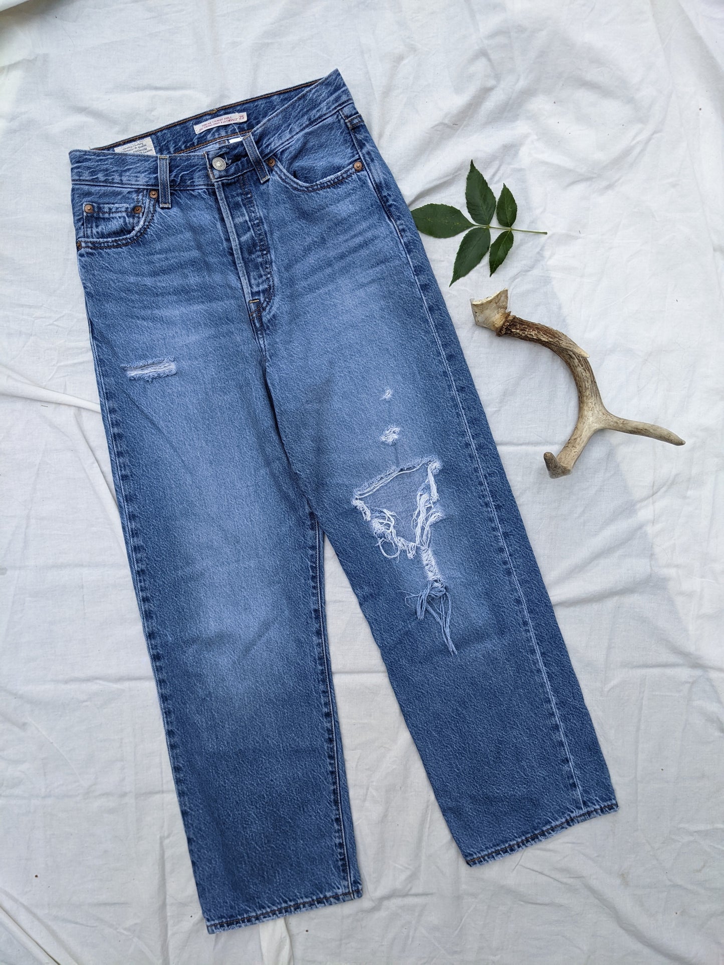 Levi's Ribcage Straight Ankle sz 25