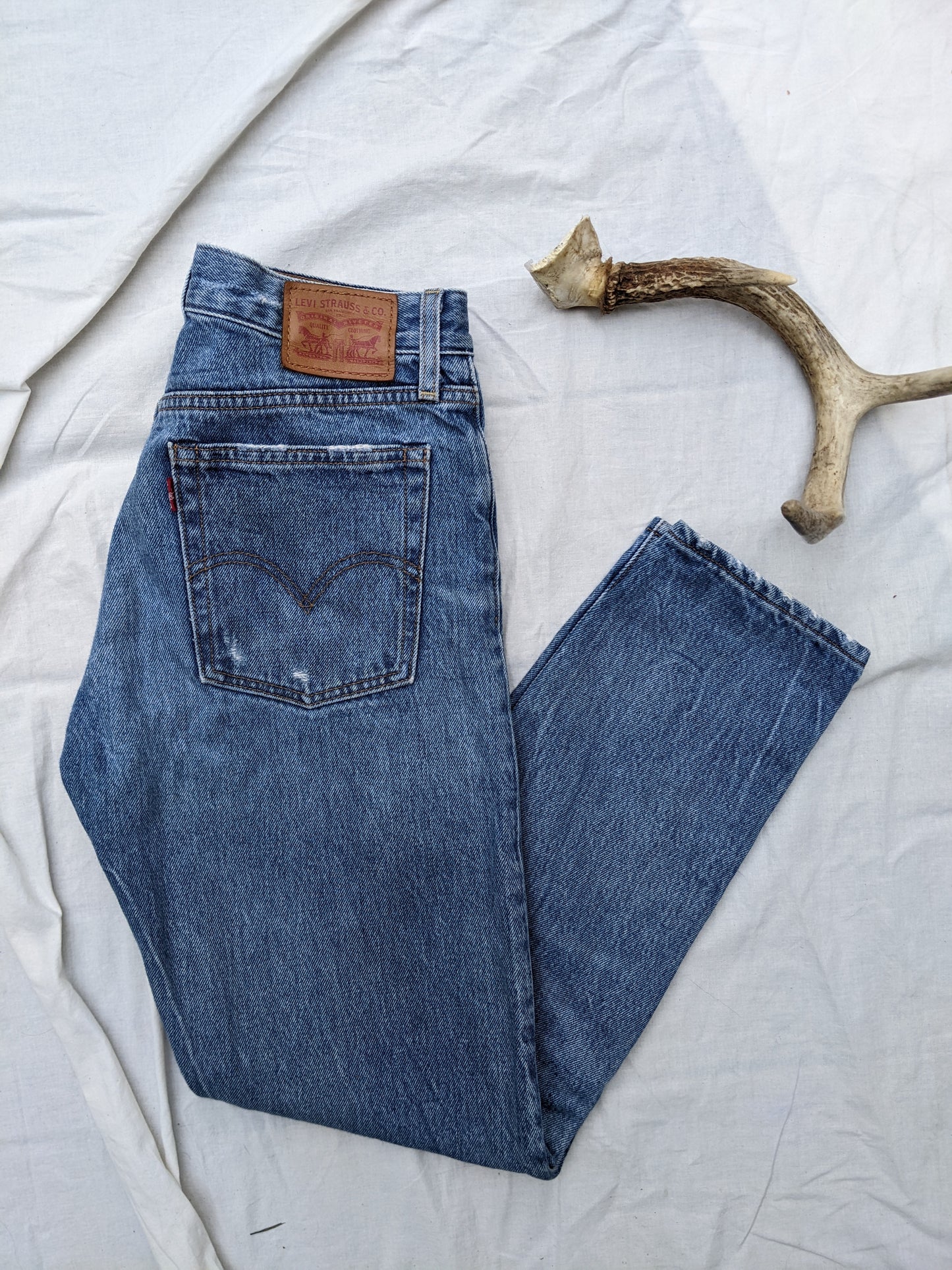 Levi's jeans sz 26 (fit like 25!)