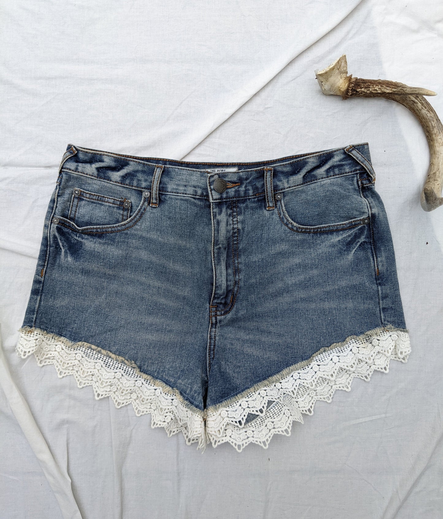 FREE PEOPLE crochet trim shorts sz 31