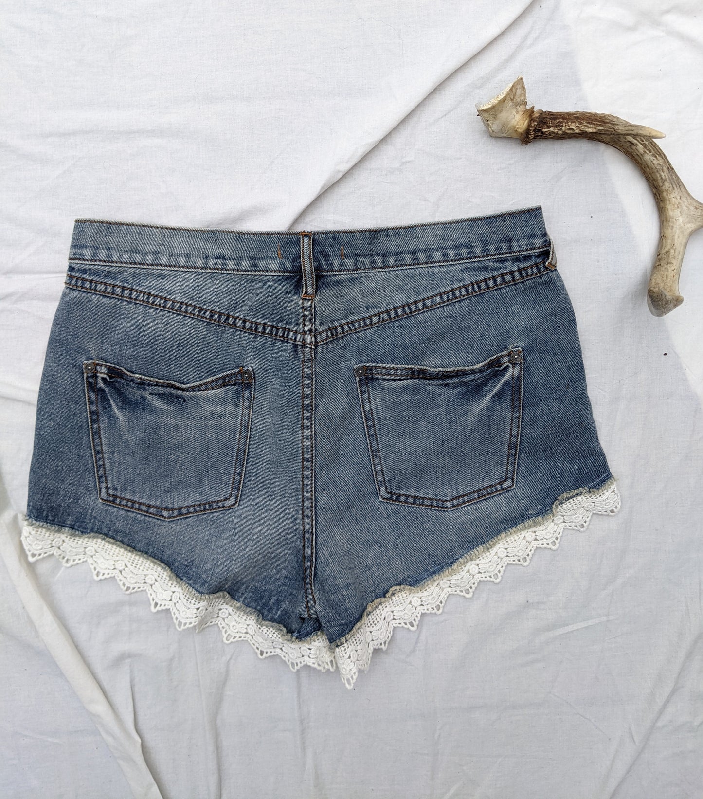 FREE PEOPLE crochet trim shorts sz 31