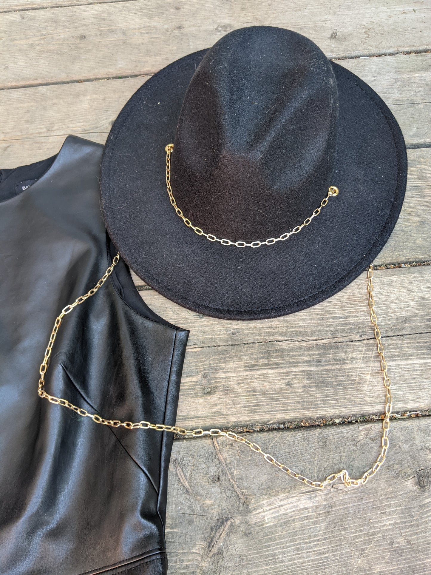 Black felt cowboy hat with gold chain