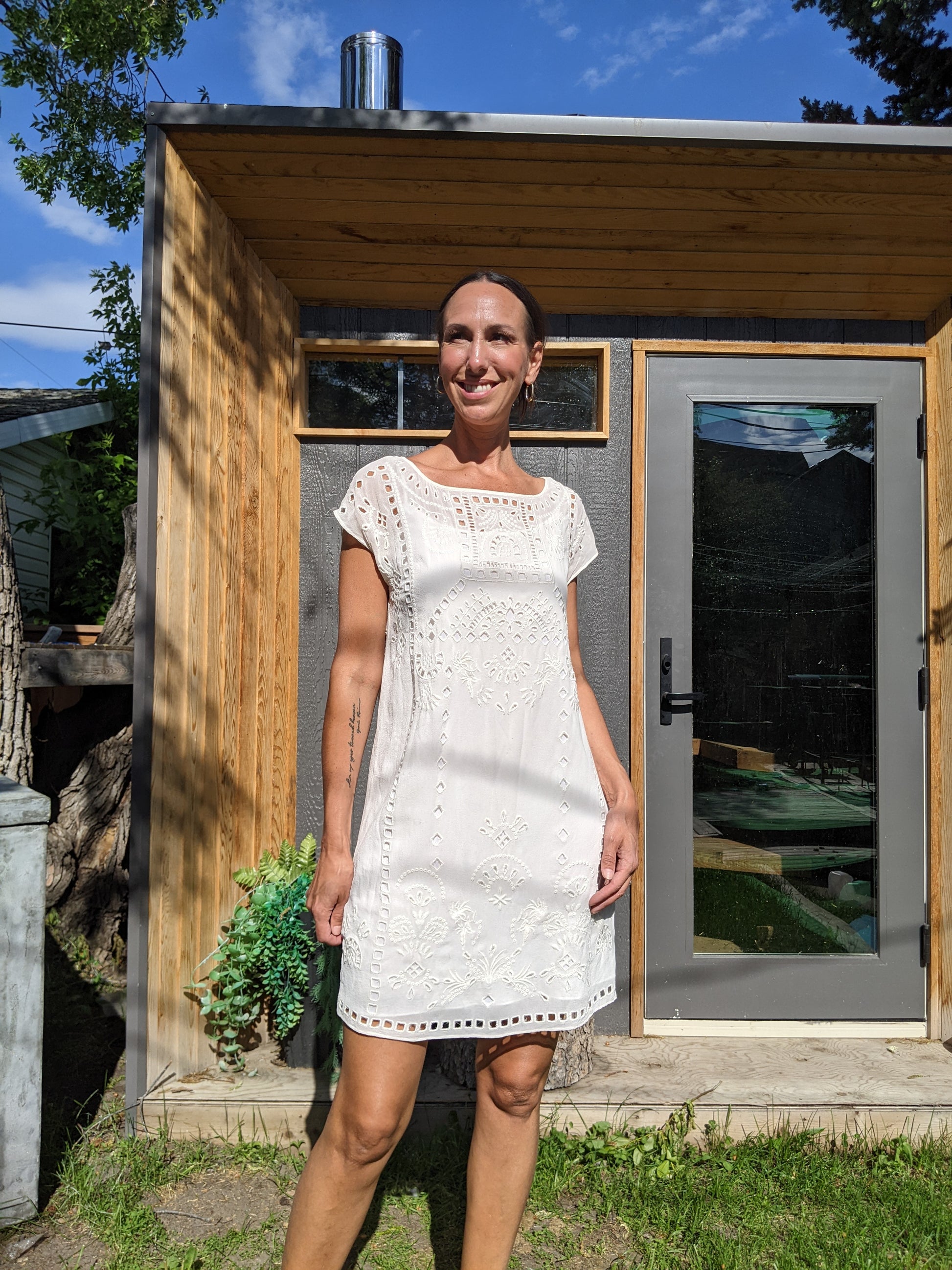 CLUB MONACO "Lucille Silk Embroidered Eyelet Dress" sz 2 (flexible fit Kristen's Consignment CLUB MONACO "Lucille Silk Embroidered Eyelet Dress" sz 2 (flexible fit Kristen's Consignment