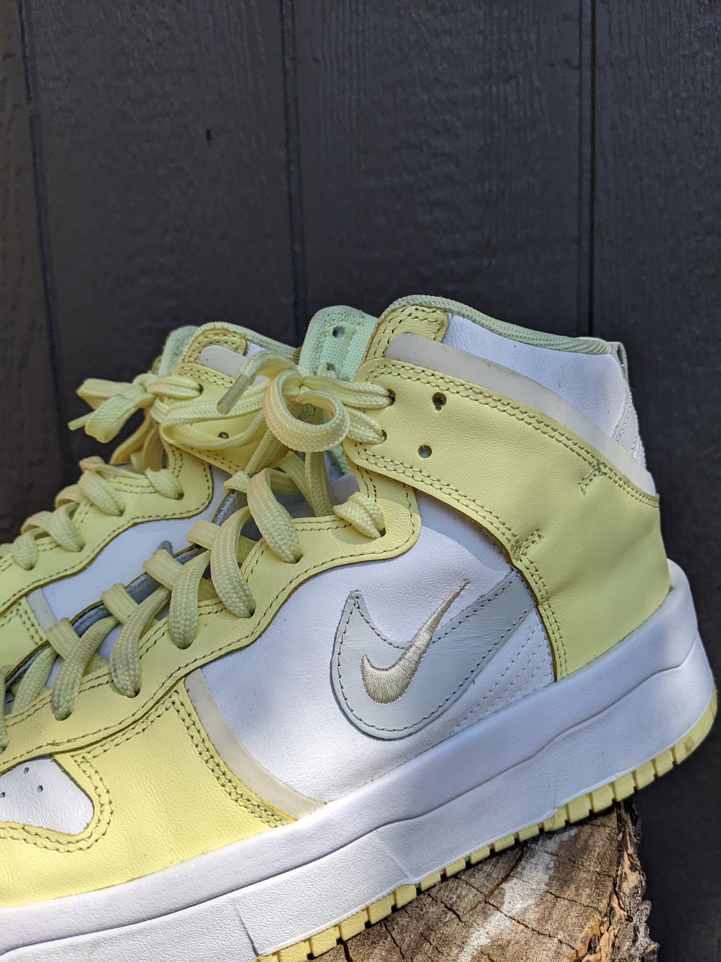 NIKE W DUNK HIGH UP
White/ Photon Dust-Citron Tint sz 8.5. Worn twice!!