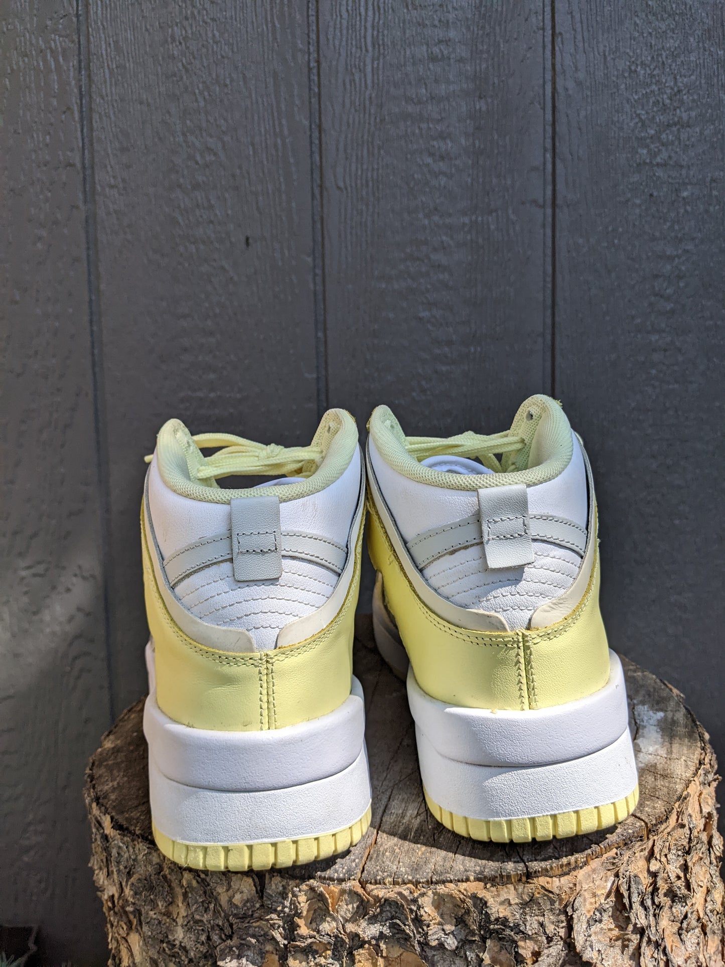 NIKE W DUNK HIGH UP
White/ Photon Dust-Citron Tint sz 8.5. Worn twice!!