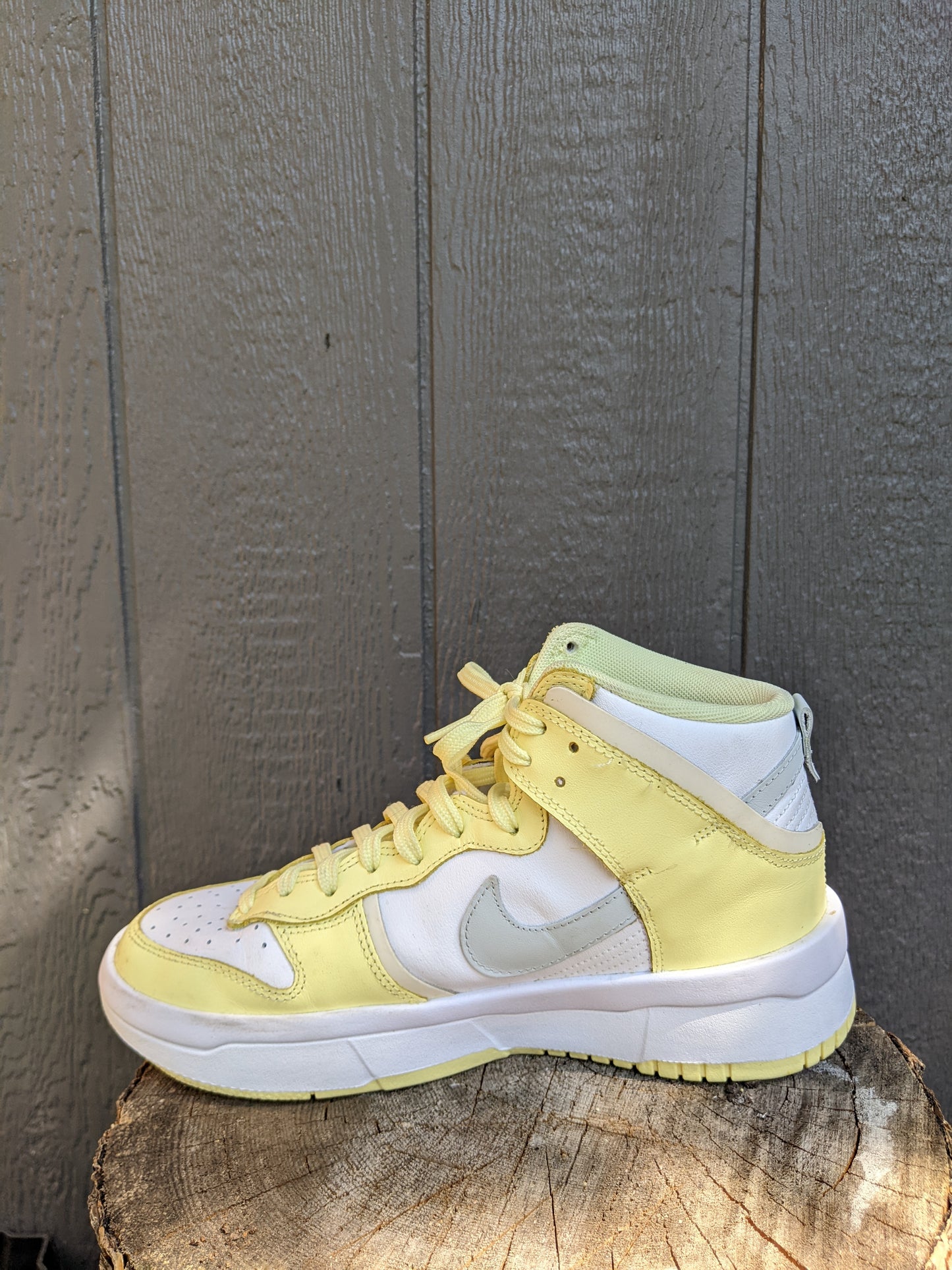 NIKE W DUNK HIGH UP
White/ Photon Dust-Citron Tint sz 8.5. Worn twice!!