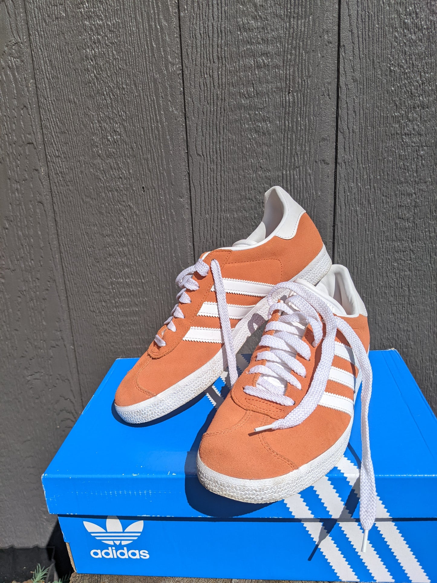 Adidas suede Gazelle in solar orange sz 8