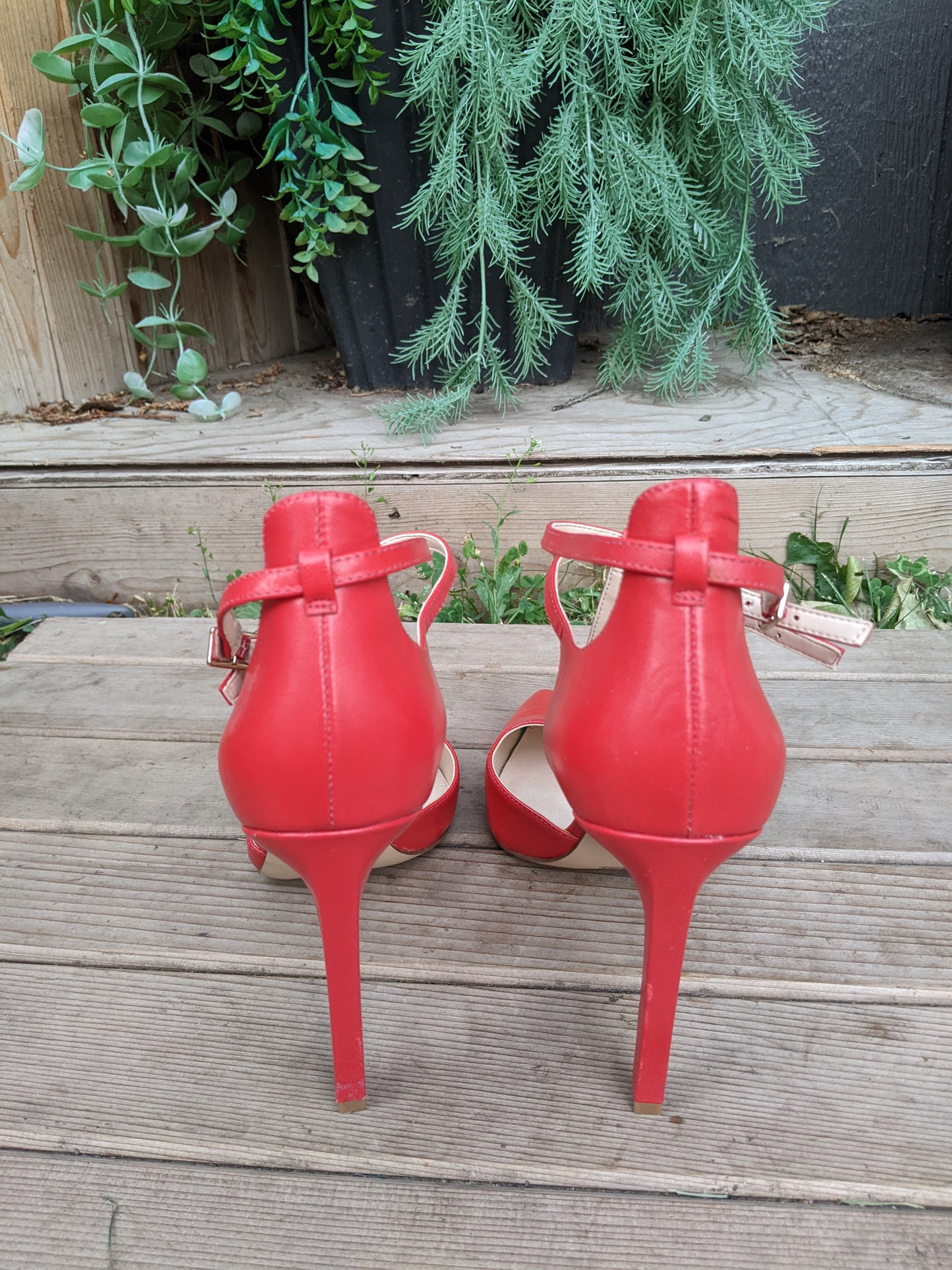 Nine West Tayley red leather heels sz 9