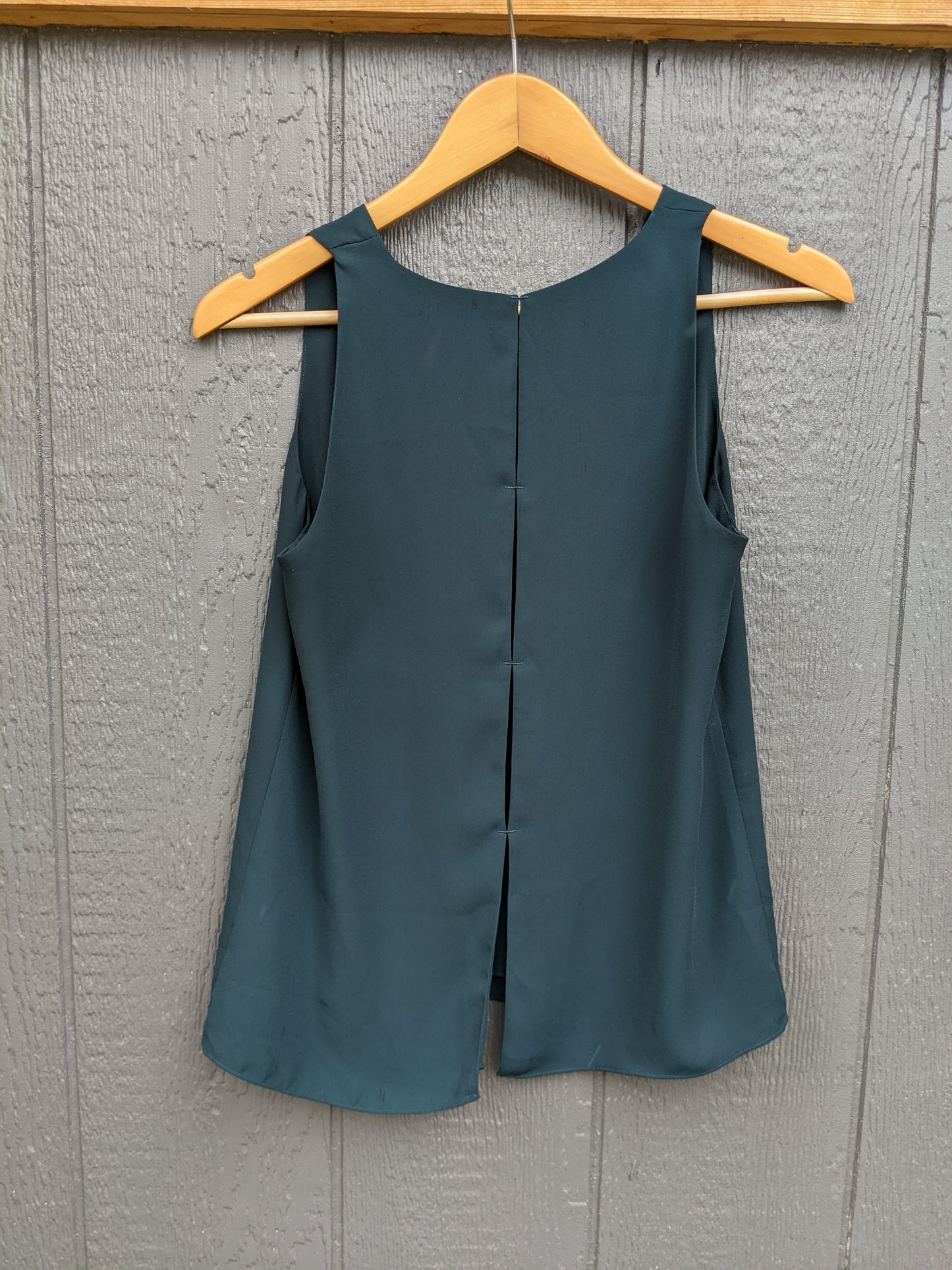 Babaton maddox blouse dark green sz XS