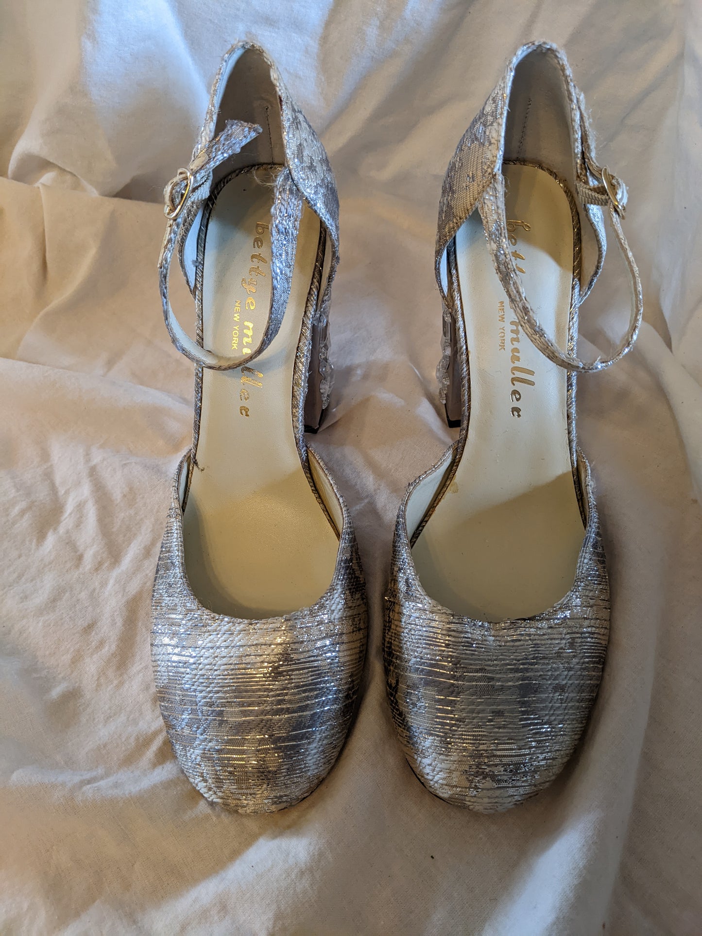 Bettye Muller Mary Jane brocade pumps with rhinestone embellished heel sz 8.