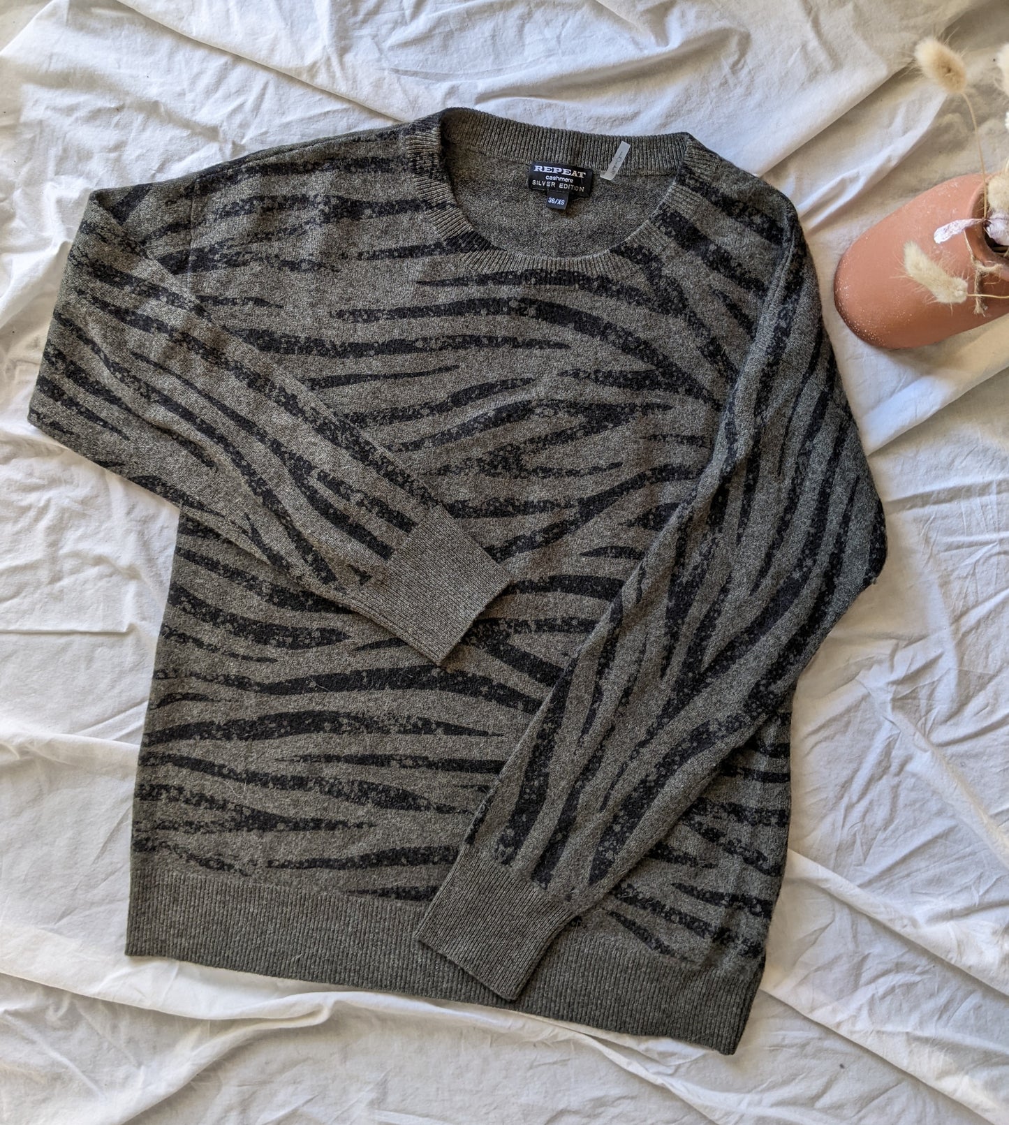 Repeat Cashmere zebra print 100% cashmere sweater sz XS (fits up to M)