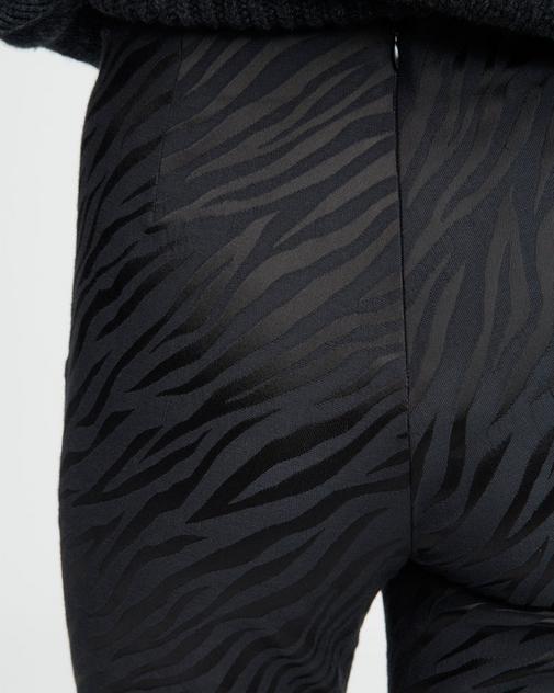 Rag & Bone Simone Pant - Italian Zebra Print Jacquard
Slim Fit Cropped Pant sz 2.