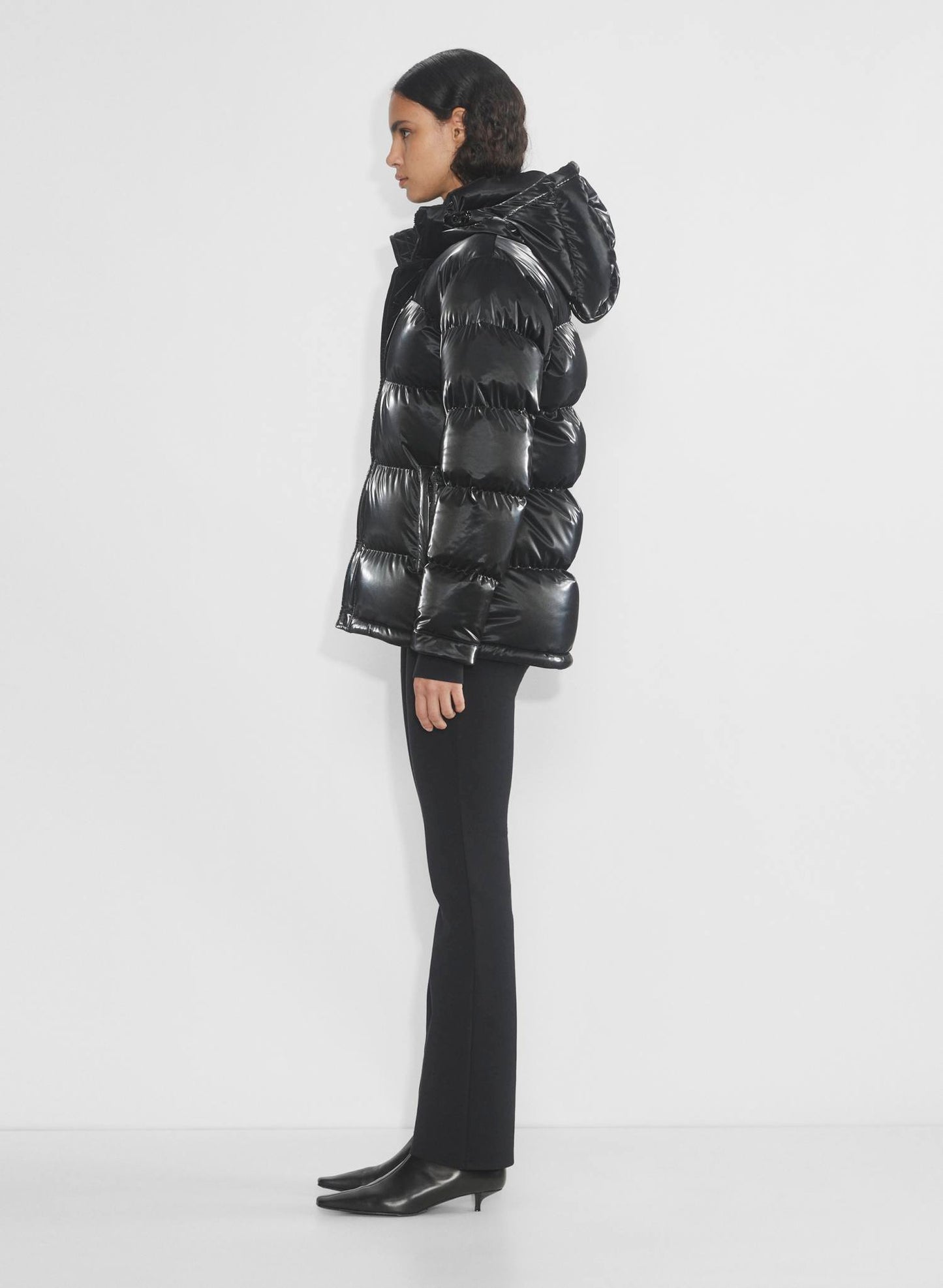 Like new!! Aritzia The Super Puff™ Liquid Shine goose down puffer jacket sz Small.