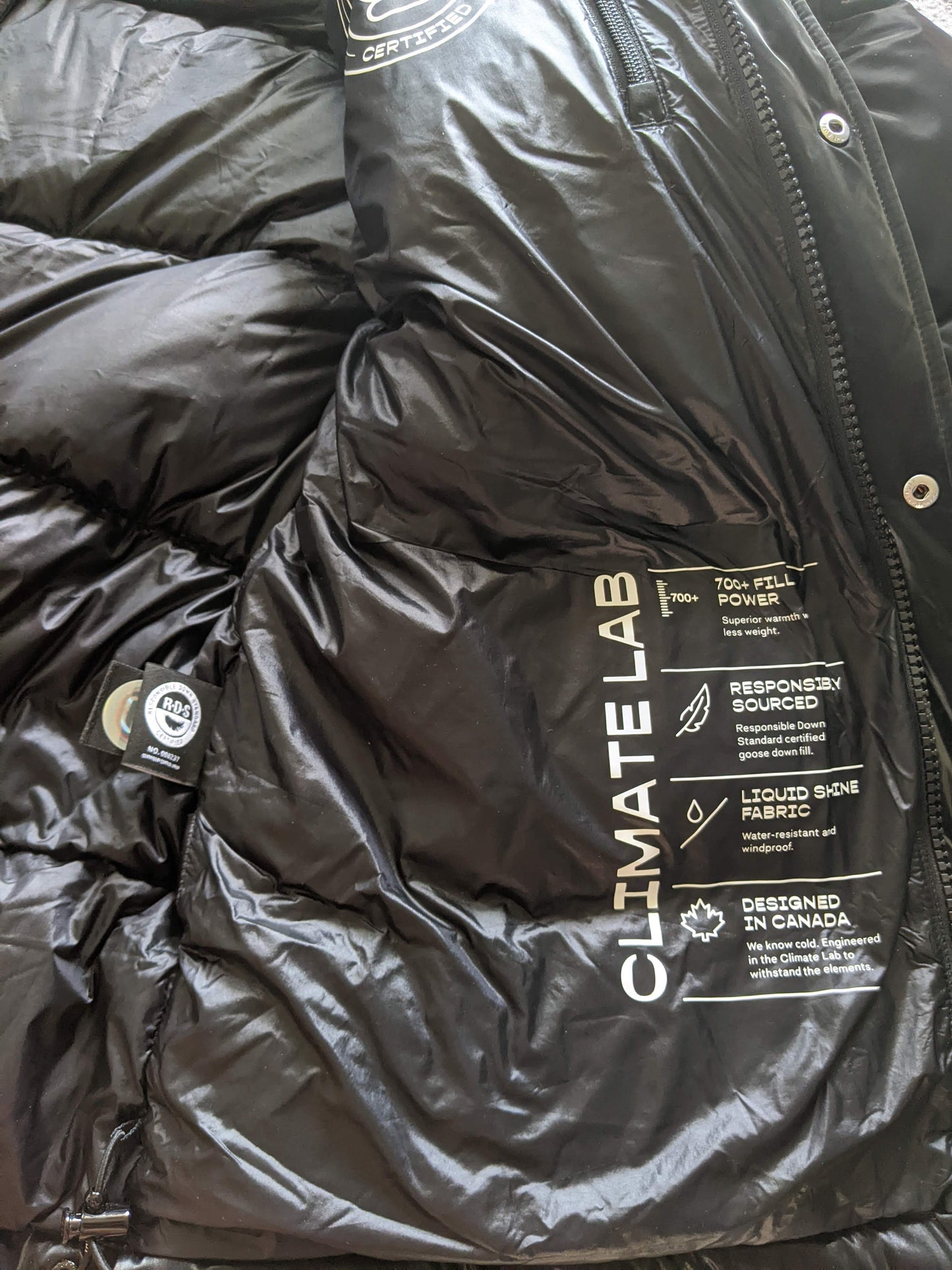 Like new!! Aritzia The Super Puff™ Liquid Shine goose down puffer jacket sz Small.