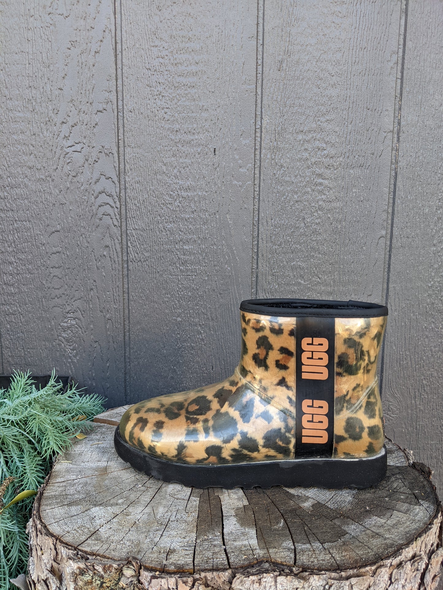 UGG Classic Clear Mini Panther sz 8.
