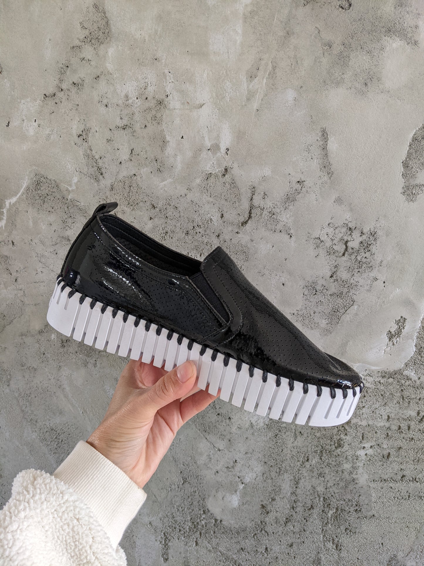 New! Ilse Jacobsen
Tulip Vegan Leather Sneaker sz 38 (fit 7.5/8)