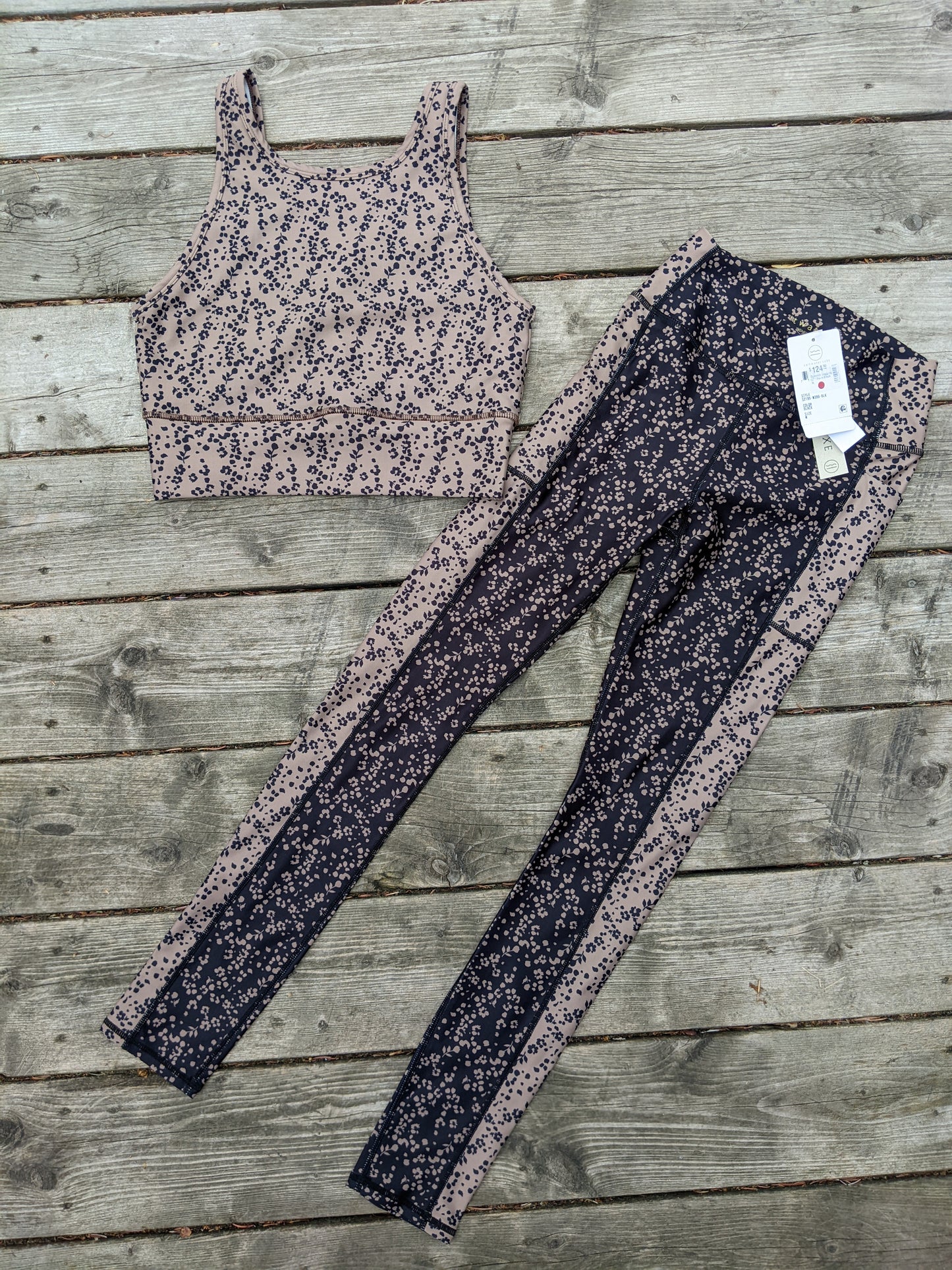 NWT! Saltwater Luxe Dynamic Leggings sz M.