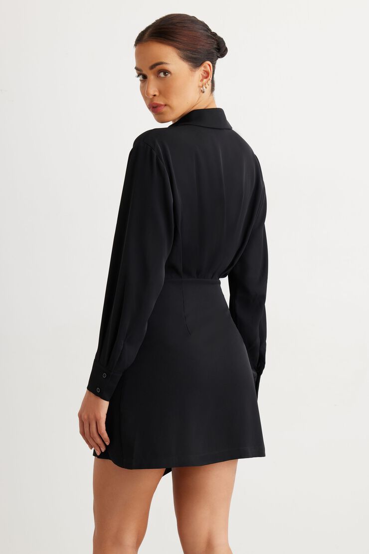 NWT! Dynamite Button Up Wrap Dress sz M.