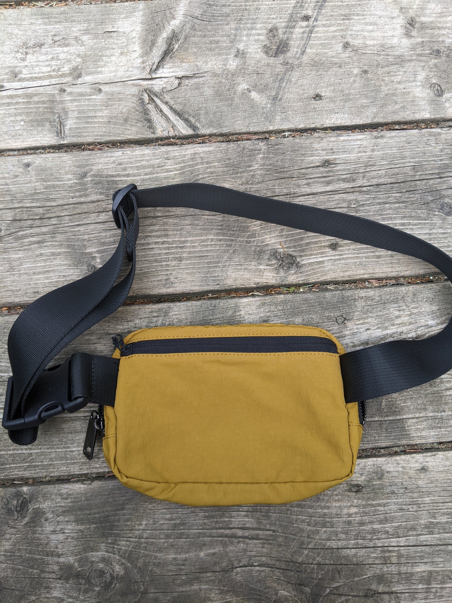 Lululemon Everywhere Belt Bag
Gold Spice