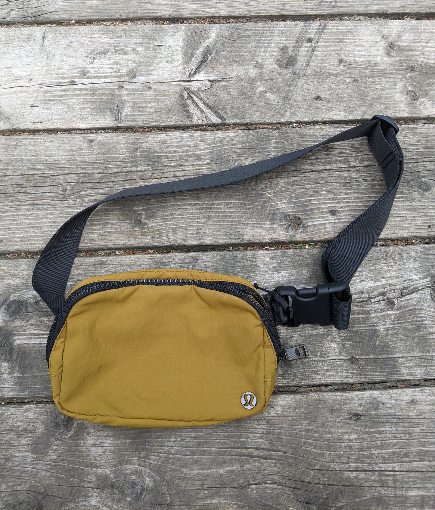 Lululemon Everywhere Belt Bag
Gold Spice